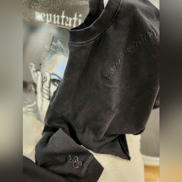 Taylor's Version Sweatshirt * Reputatio Era - Picture 10 of 14